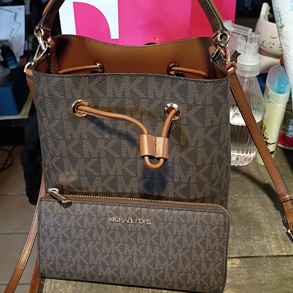 MICHAEL KORS Brown Signature Drawstring Shoulder Bag with Matching Zip Wallet